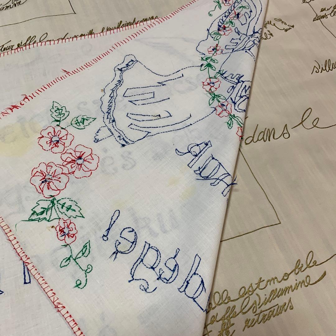 フランスアンティーク　天使2人がブルーの糸で刺繍された素敵な布！仕切りカーテン！