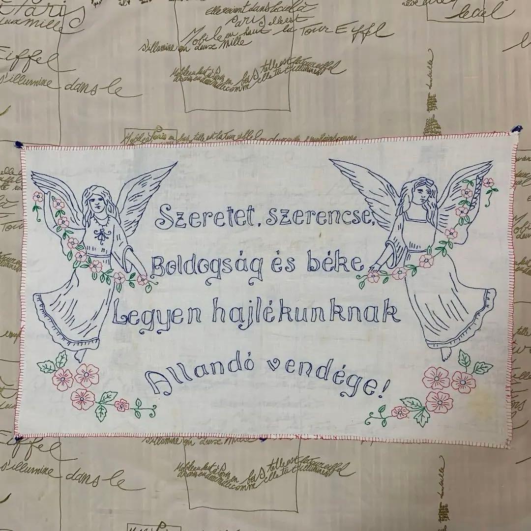 フランスアンティーク　天使2人がブルーの糸で刺繍された素敵な布！仕切りカーテン！