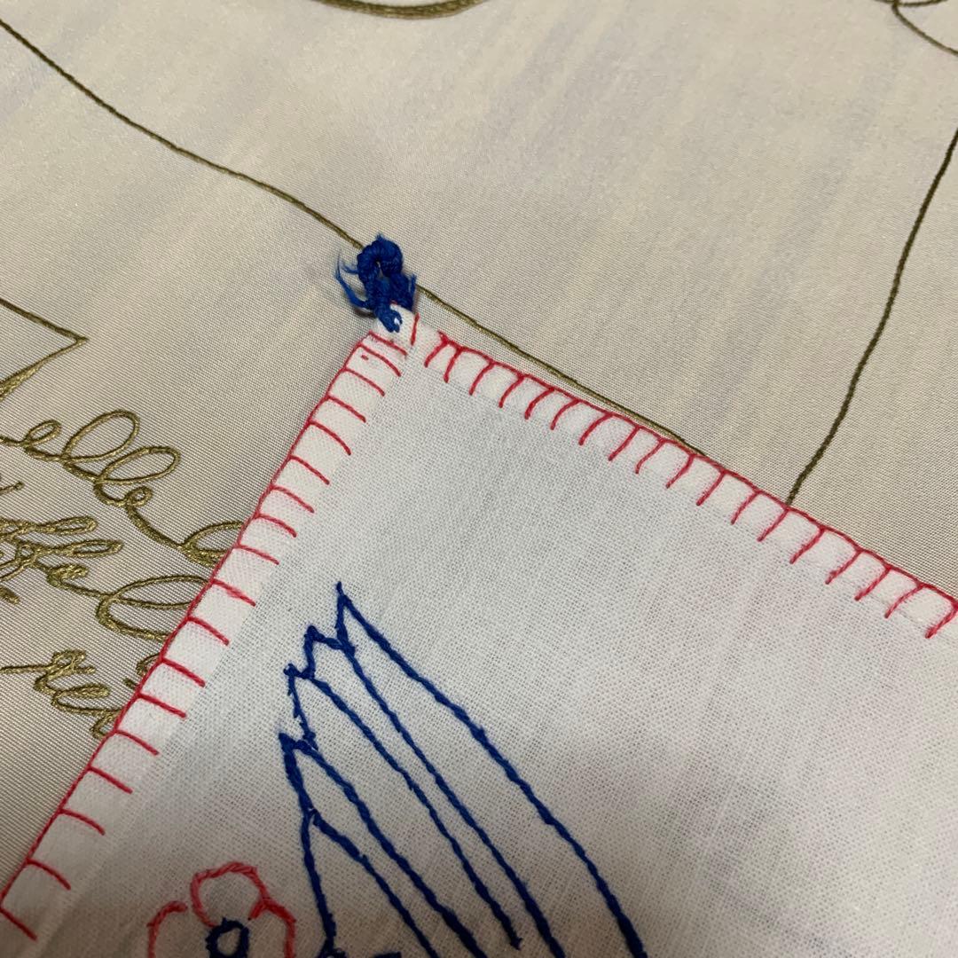フランスアンティーク　天使2人がブルーの糸で刺繍された素敵な布！仕切りカーテン！