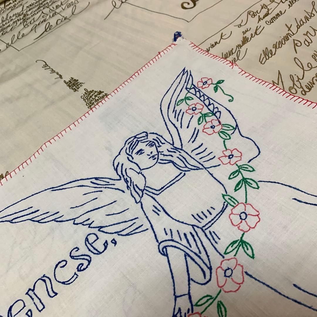 フランスアンティーク　天使2人がブルーの糸で刺繍された素敵な布！仕切りカーテン！
