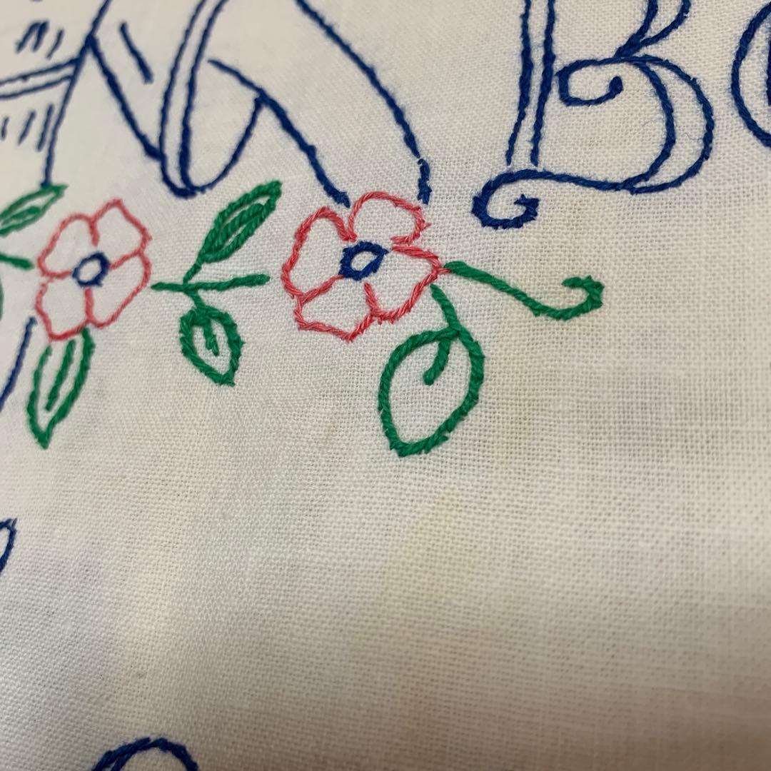 フランスアンティーク　天使2人がブルーの糸で刺繍された素敵な布！仕切りカーテン！