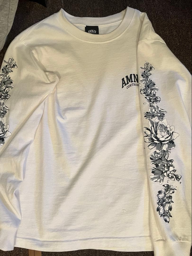 平本蓮 AMNJK ロングTシャツ