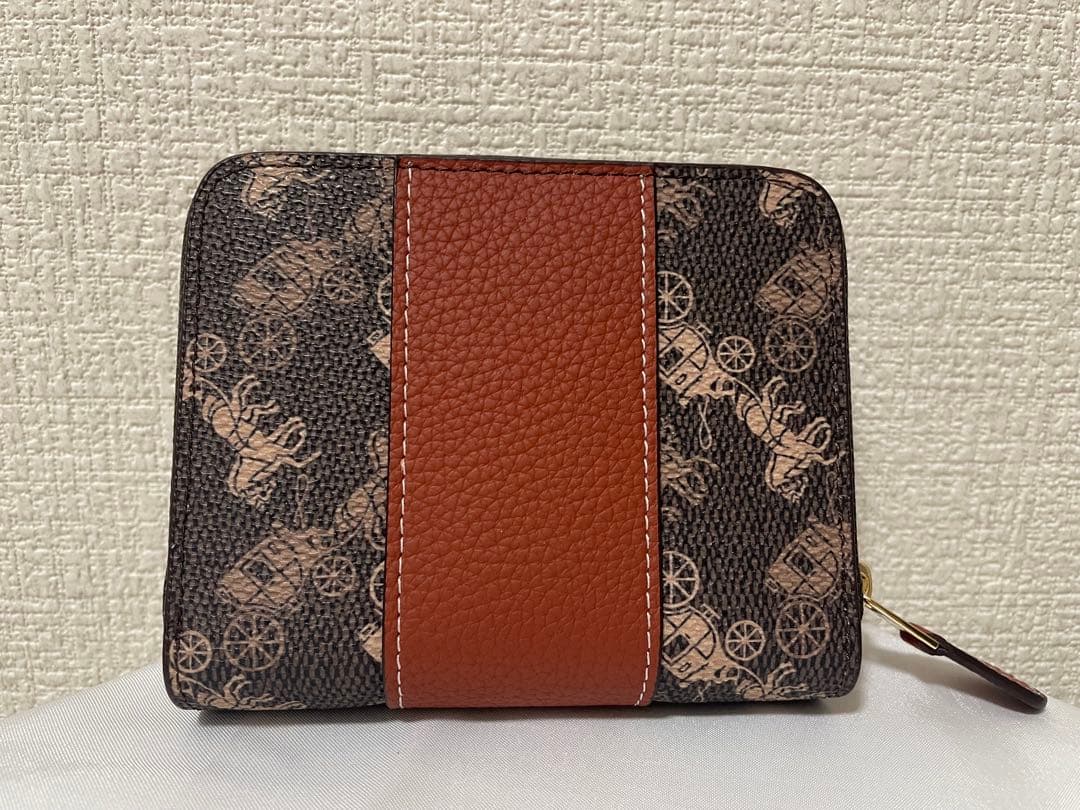 コーチ　レディース　折財布　小銭入れ2箇所　新品　未使用