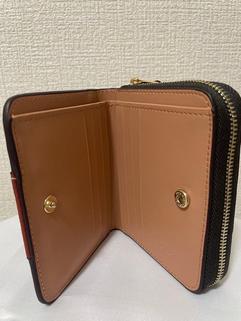 コーチ　レディース　折財布　小銭入れ2箇所　新品　未使用