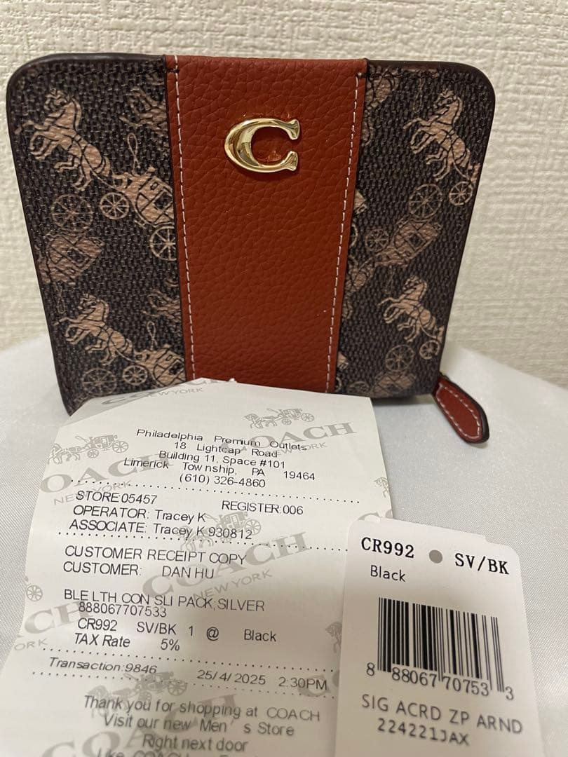 コーチ　レディース　折財布　小銭入れ2箇所　新品　未使用