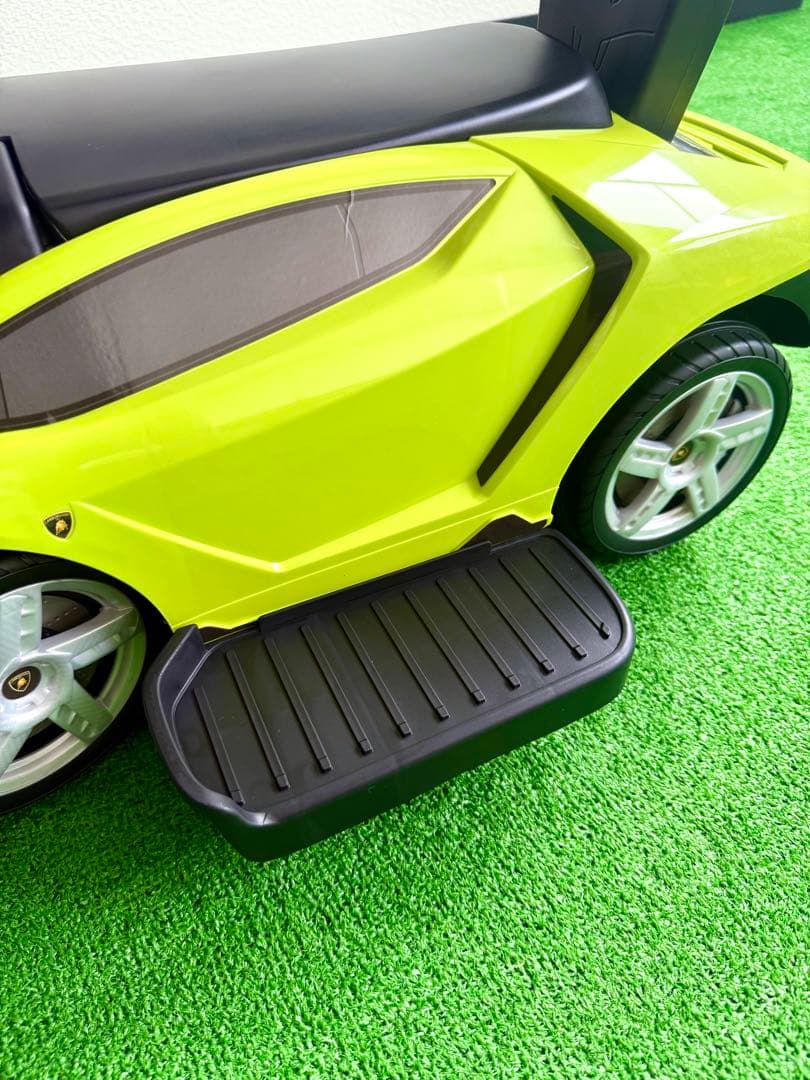 ランボルギーニ グリーン色の車型手押し車 乗用おもちゃ