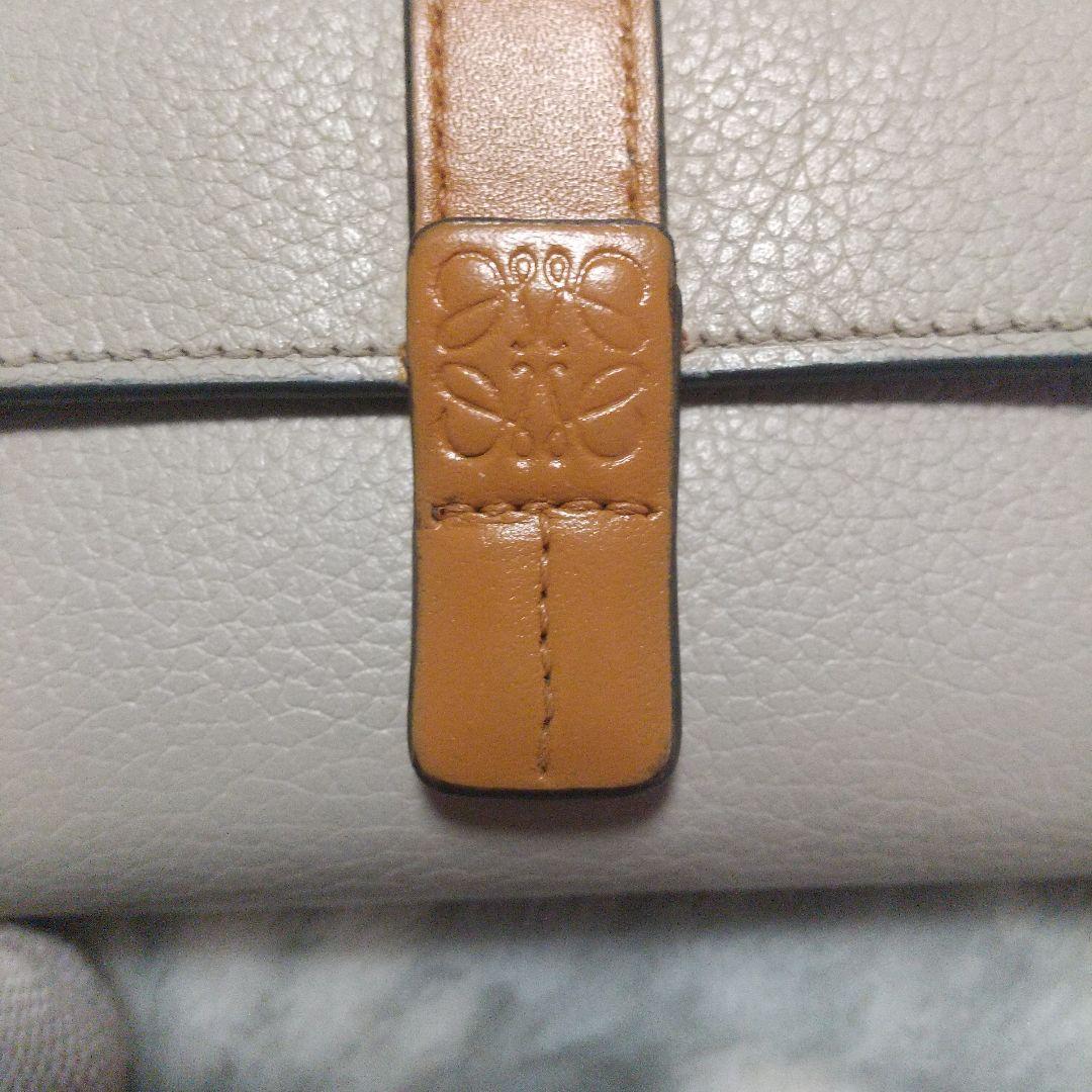 ロエベLOEWEバーティカルウォレット　グレージュ　スモール 三つ折り財布