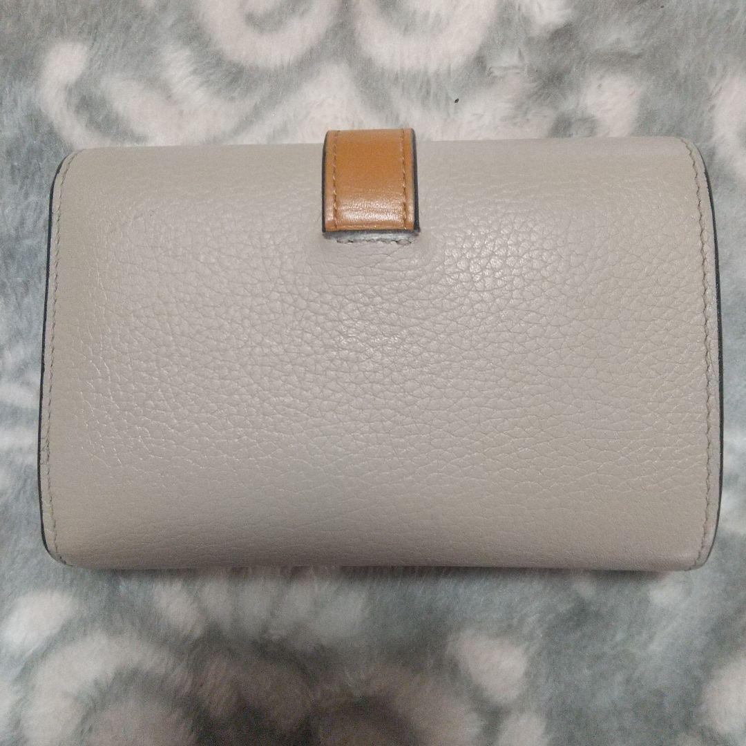 ロエベLOEWEバーティカルウォレット　グレージュ　スモール 三つ折り財布