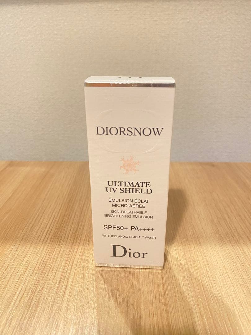 新品未使用★Dior★スノーアルティメットＵＶシールド50＋ 日焼け止め乳液