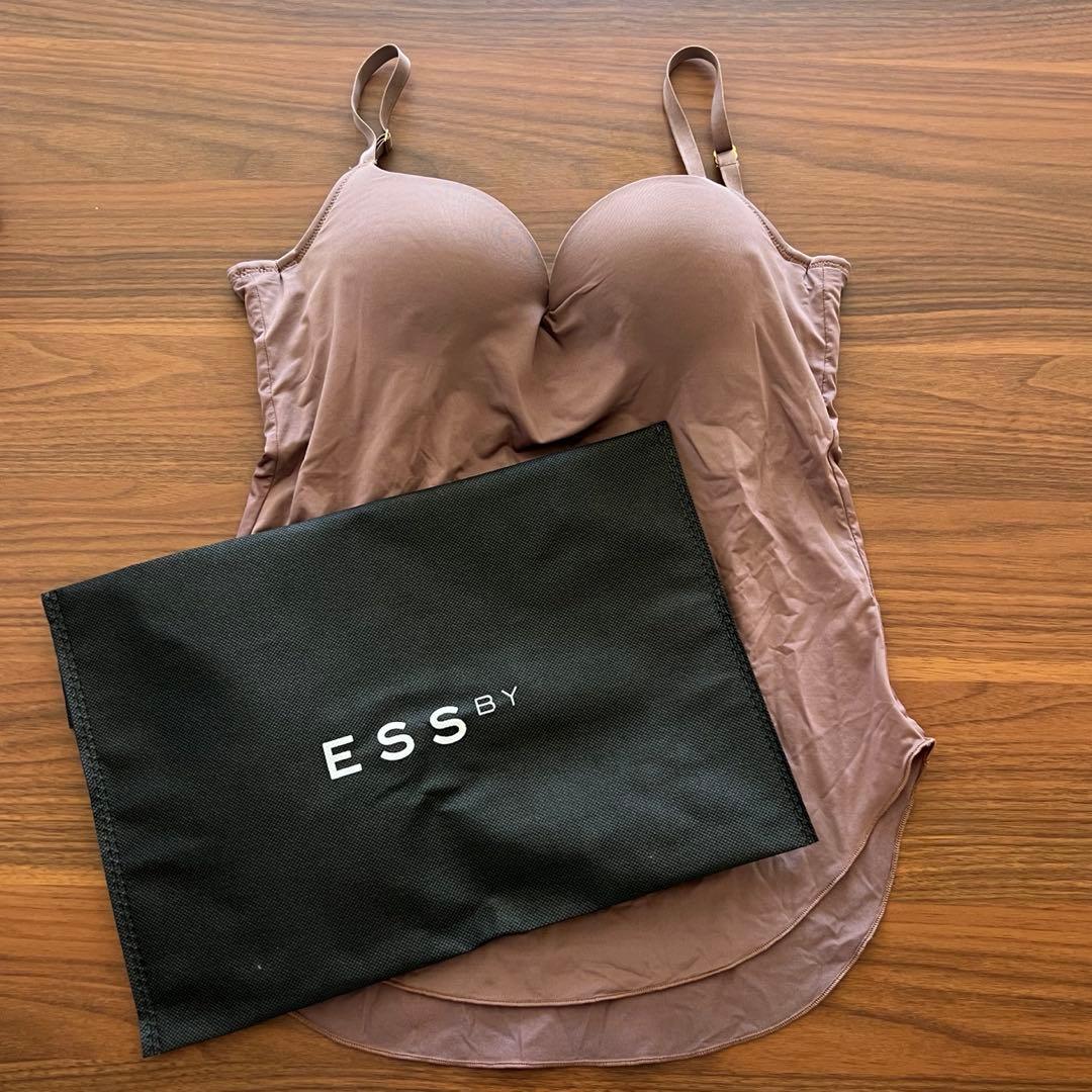 【美品】ESS by モカ　Curving Line Bra Camisole