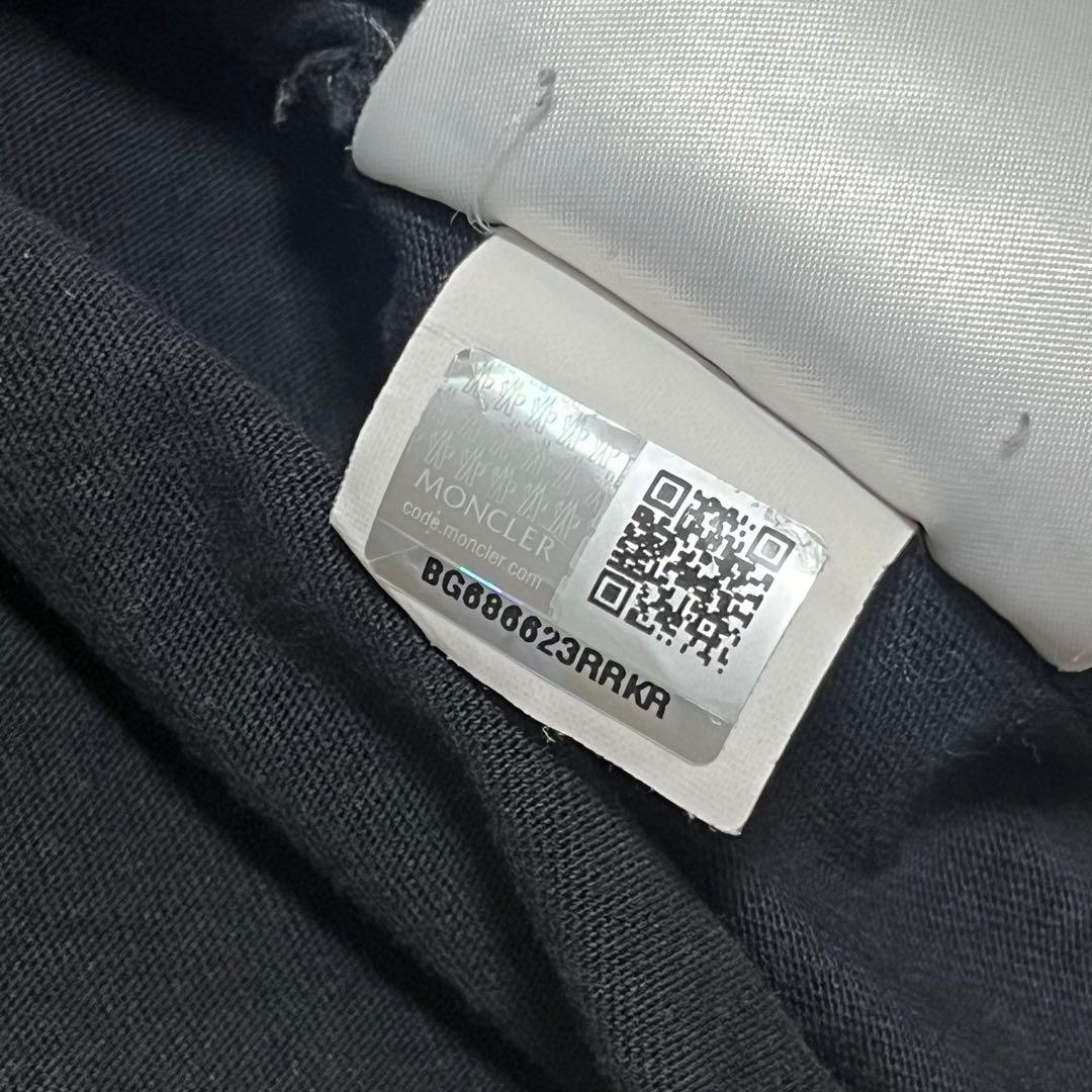 MONCLER ブラック Tシャツ ポケット付き