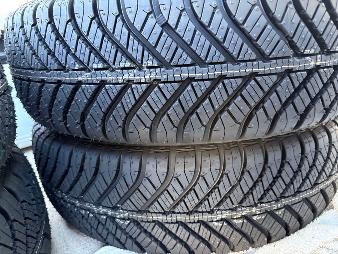 タイヤ・ホイール GOODYEARVector 4Seasons Hybrid 155/65R14