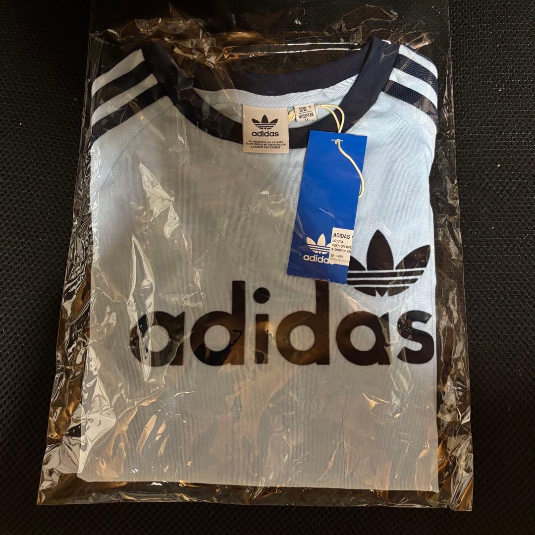 新品L⭐️adidas リニアグラフィック カリTシャツ ブルー×ネイビー
