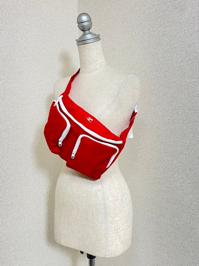8839. 【未使用訳あり】Courreges ナイロン ボディバッグ 赤