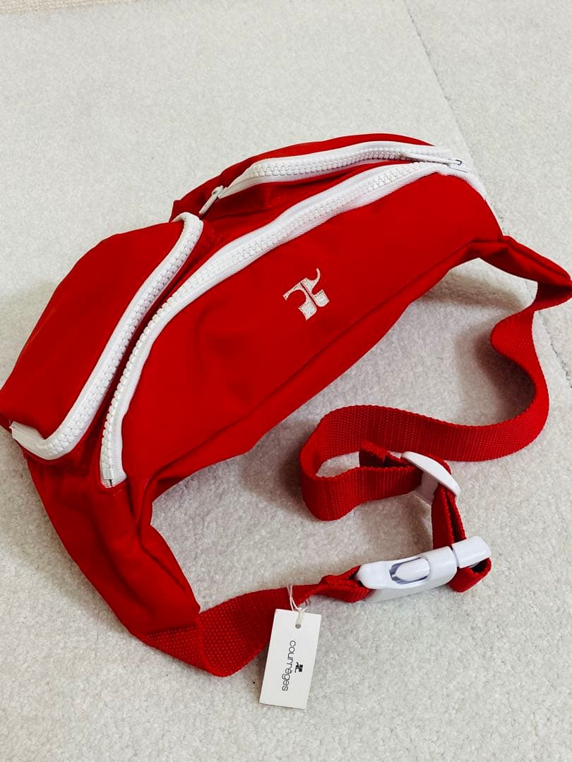 8839. 【未使用訳あり】Courreges ナイロン ボディバッグ 赤