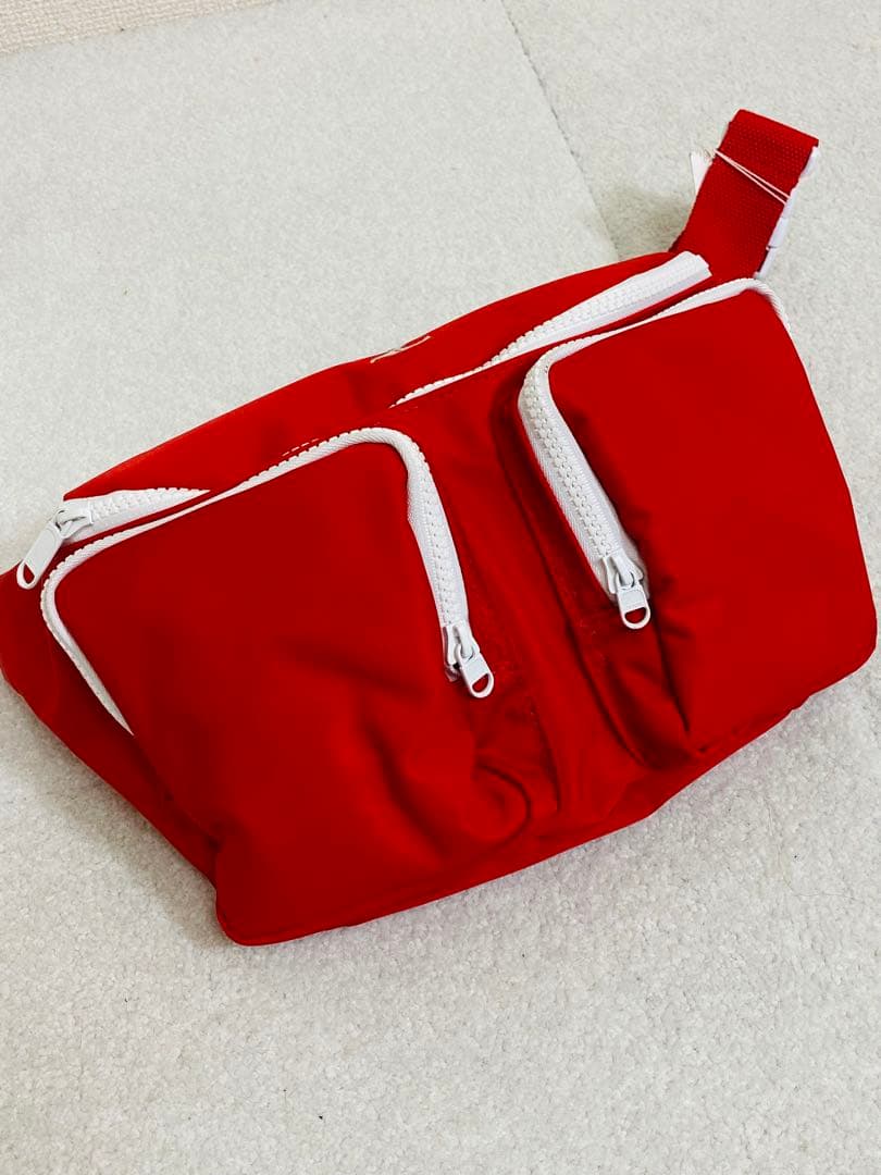 8839. 【未使用訳あり】Courreges ナイロン ボディバッグ 赤