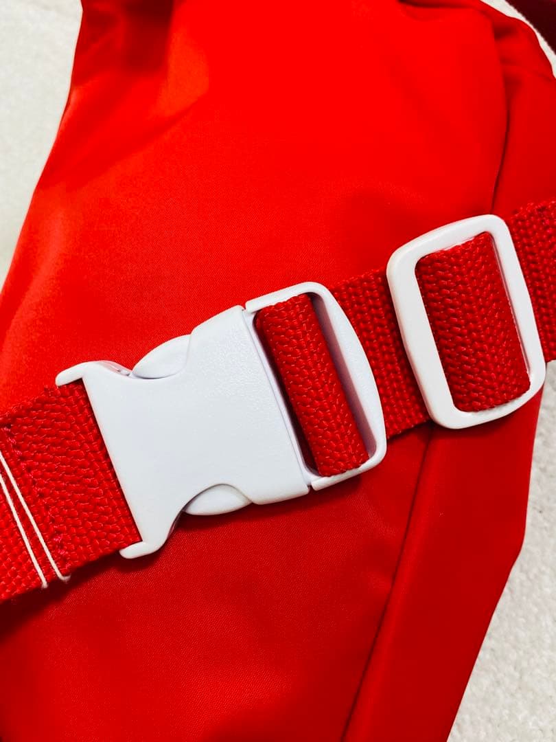 8839. 【未使用訳あり】Courreges ナイロン ボディバッグ 赤