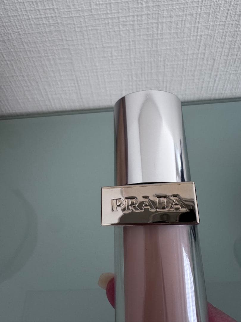 PRADA リヴィールスキン ファンデーション LC5