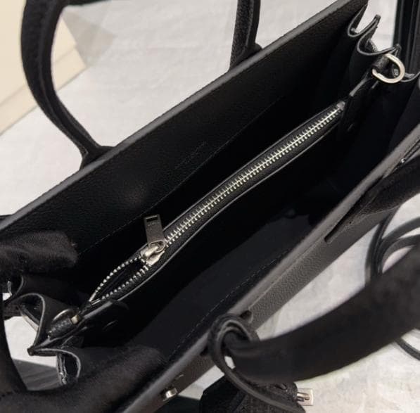 SAINT LAURENT 黒 レザーハンドバッグ