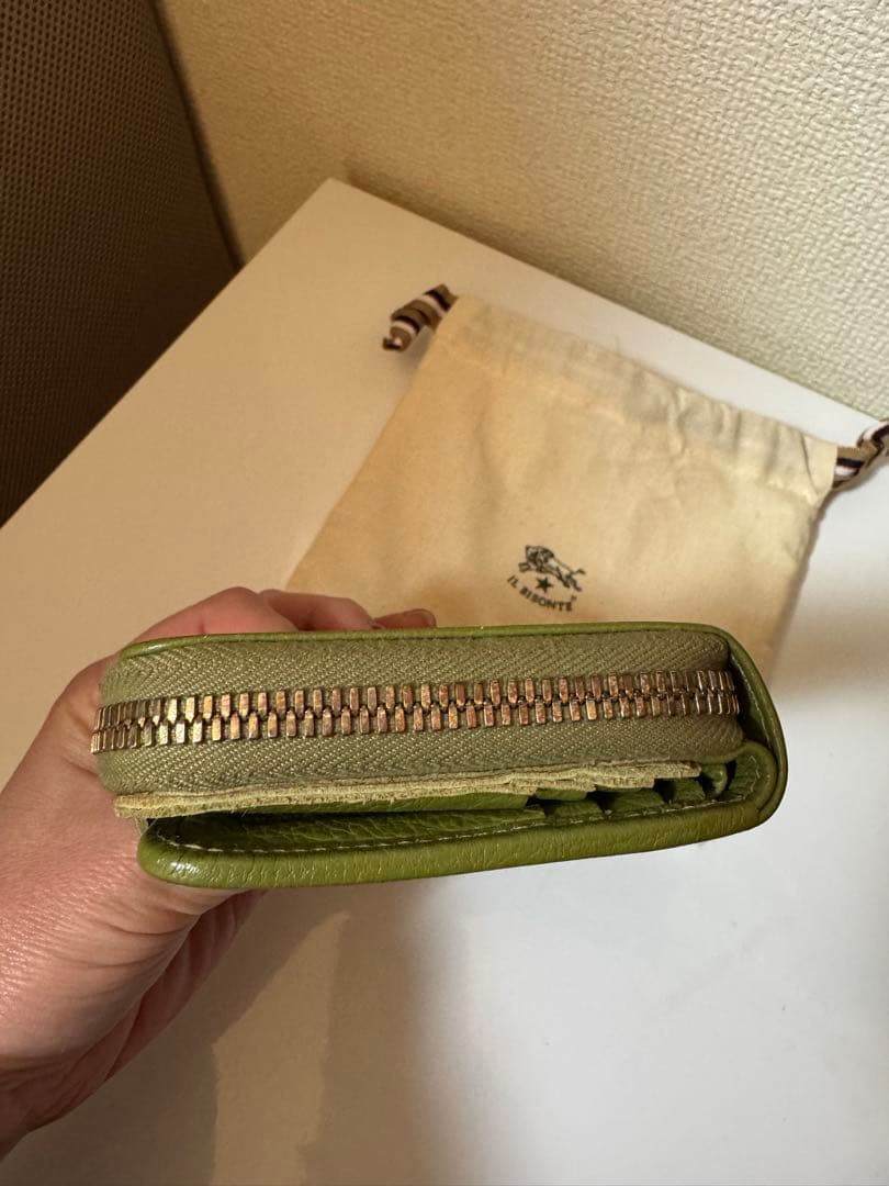 イルビゾンテ　オリーブグリーン 二つ折り財布