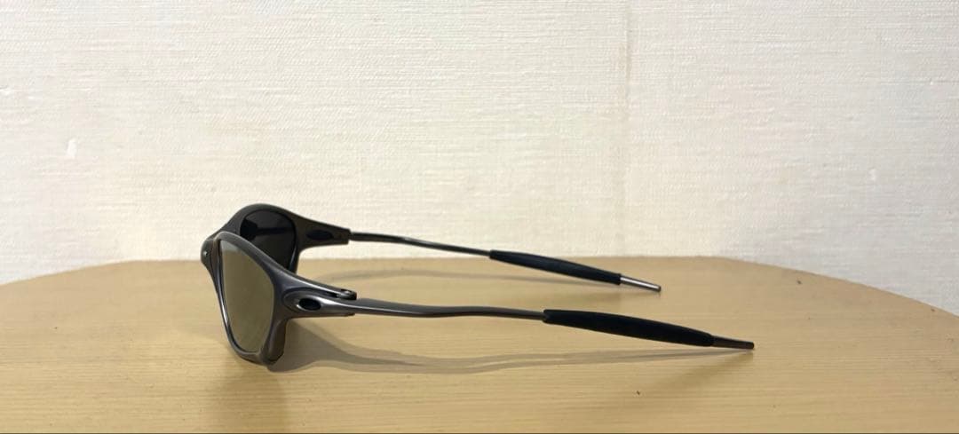 新品未使用　金属製　偏光メタルサングラス ダークグレー　シルバーミラーレンズ