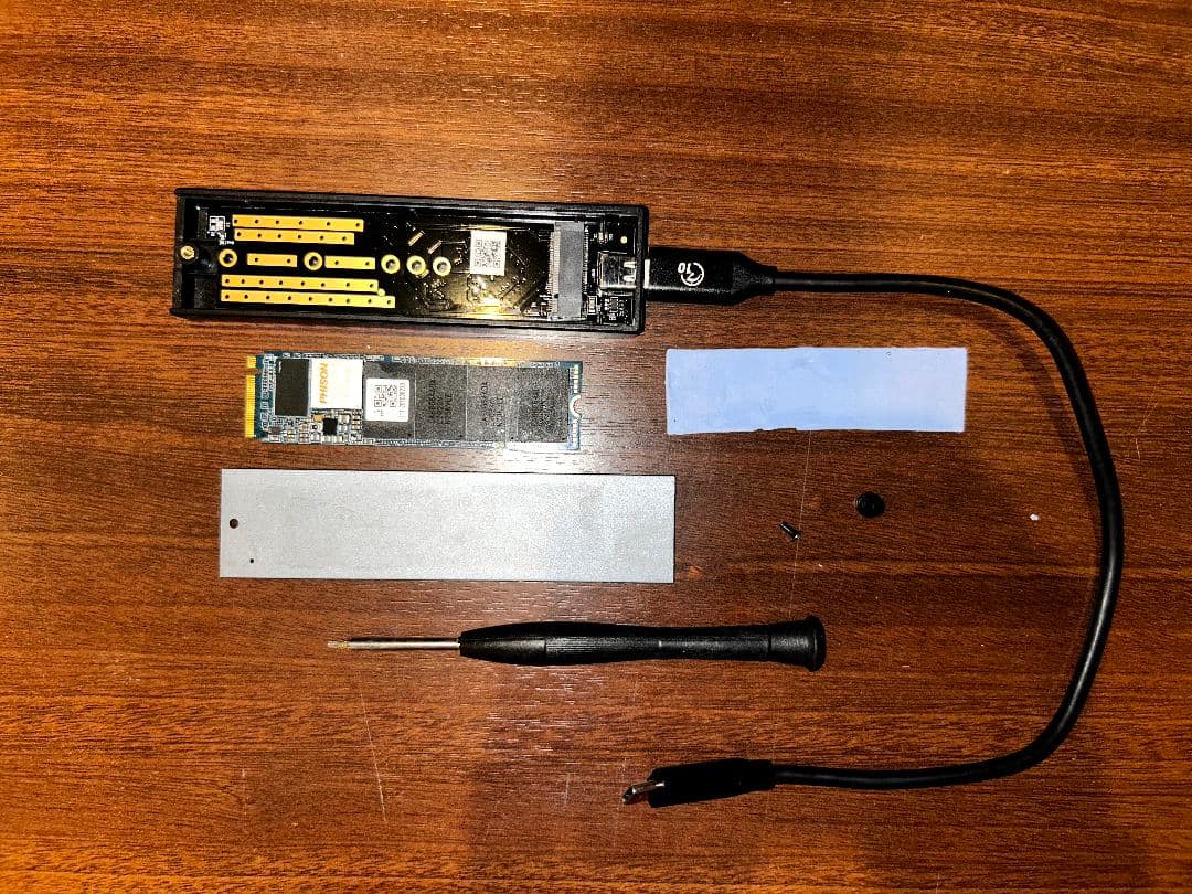 PS5012-E12S 1TB M.2 2280NVMe SSD外付けケース付属