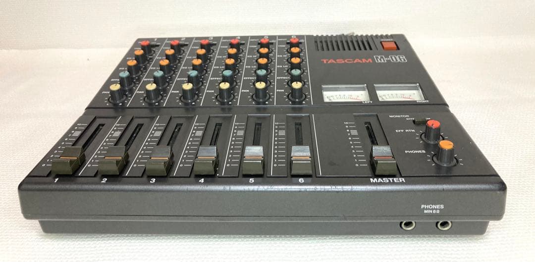 TASCAM M-06 アナログミキサー