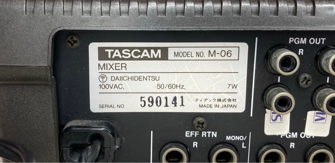 TASCAM M-06 アナログミキサー