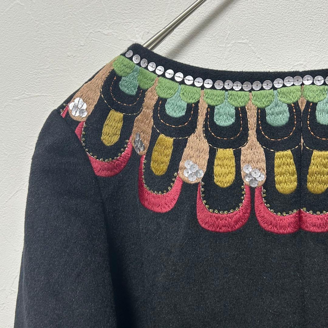 ホコモモラ　ノーカラーコート　ドレスコート　アンゴラ混　刺繍　Aライン