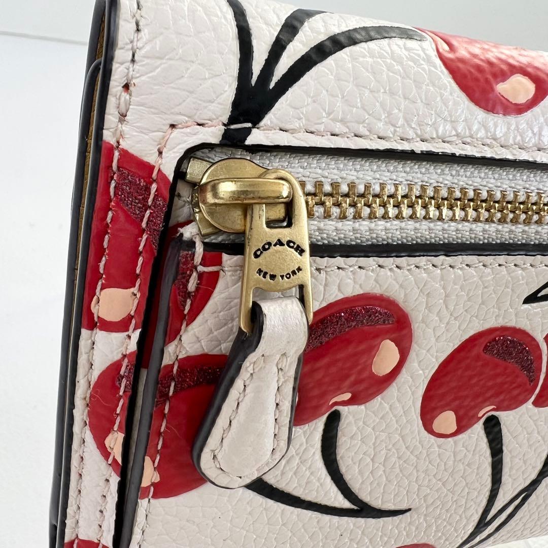 【未使用級】COACH 三つ折り財布 ウィン ウォレット チェリー さくらんぼ