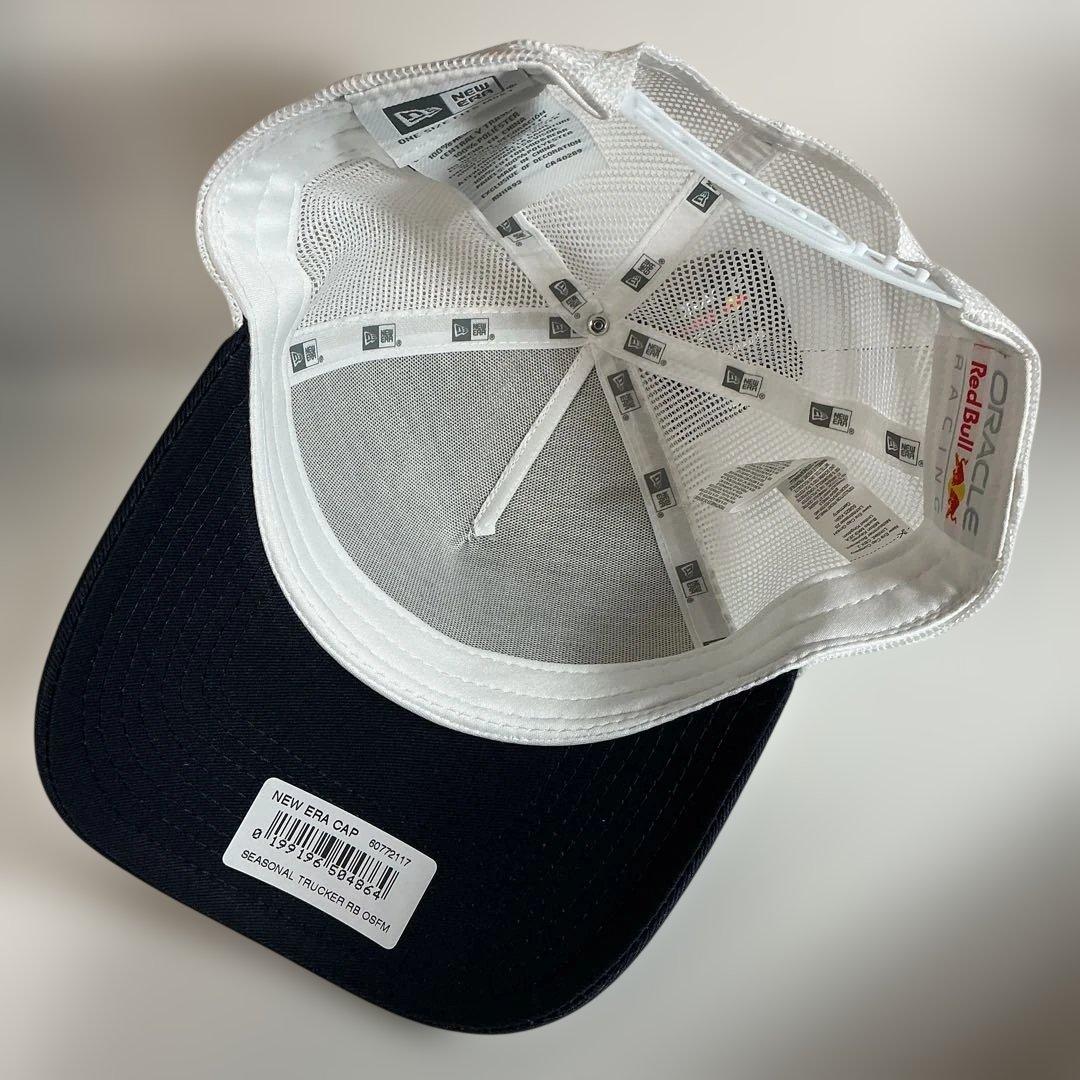 オラクル レッドブルレーシング NewEra トラッカー キャップ　クリーム/紺
