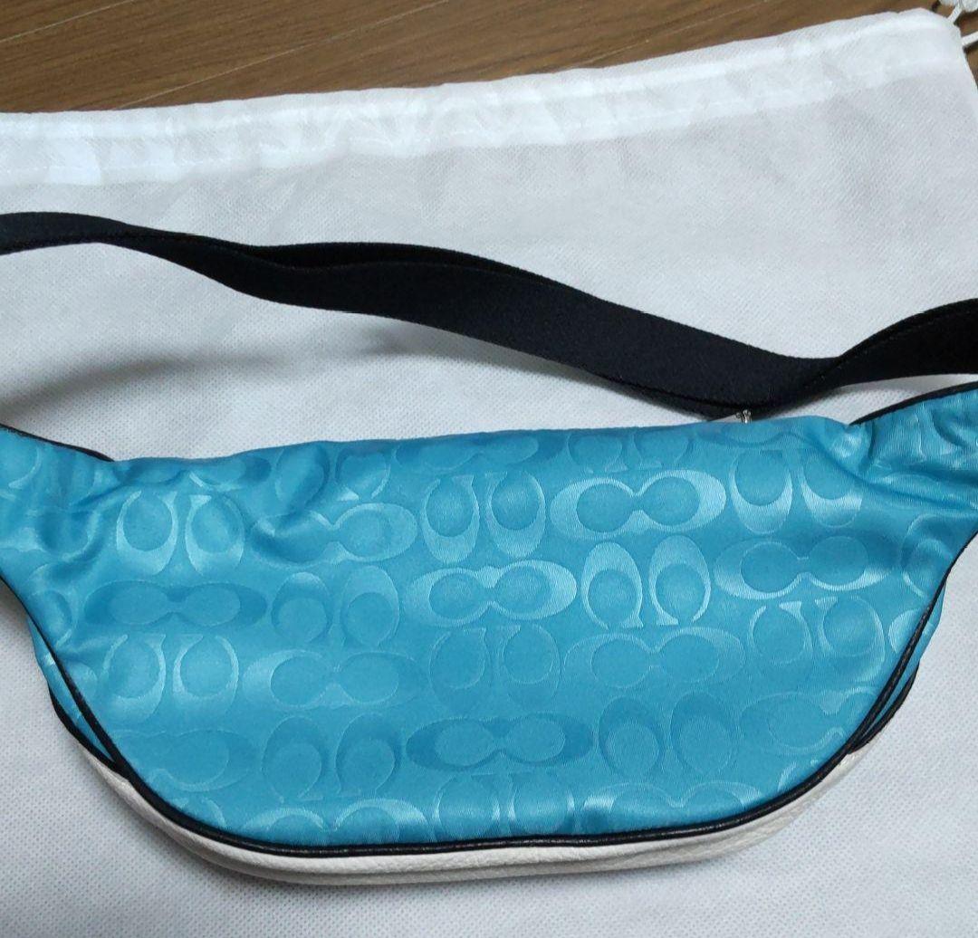 新品 COACHコーチ マルチカラー ウエストポーチ ボディバッグ シグネチャー