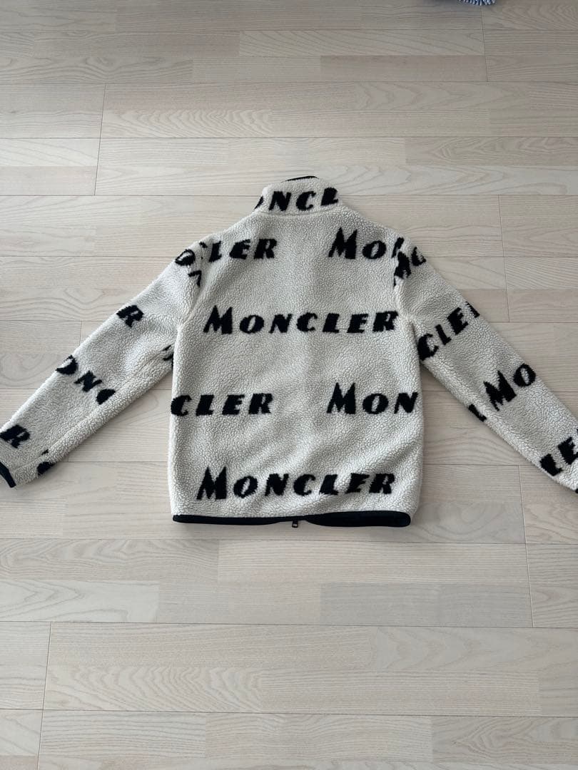 MONCLERフリースリバーシブルジャケット