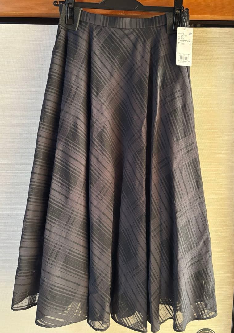 ☆新品•未使用☆タグ付き☆チャコールグレー フレアスカート/04（2LT)