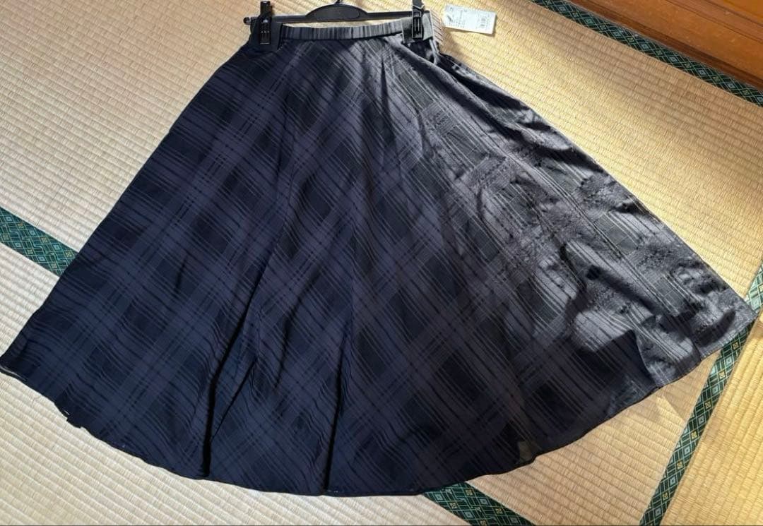 ☆新品•未使用☆タグ付き☆チャコールグレー フレアスカート/04（2LT)