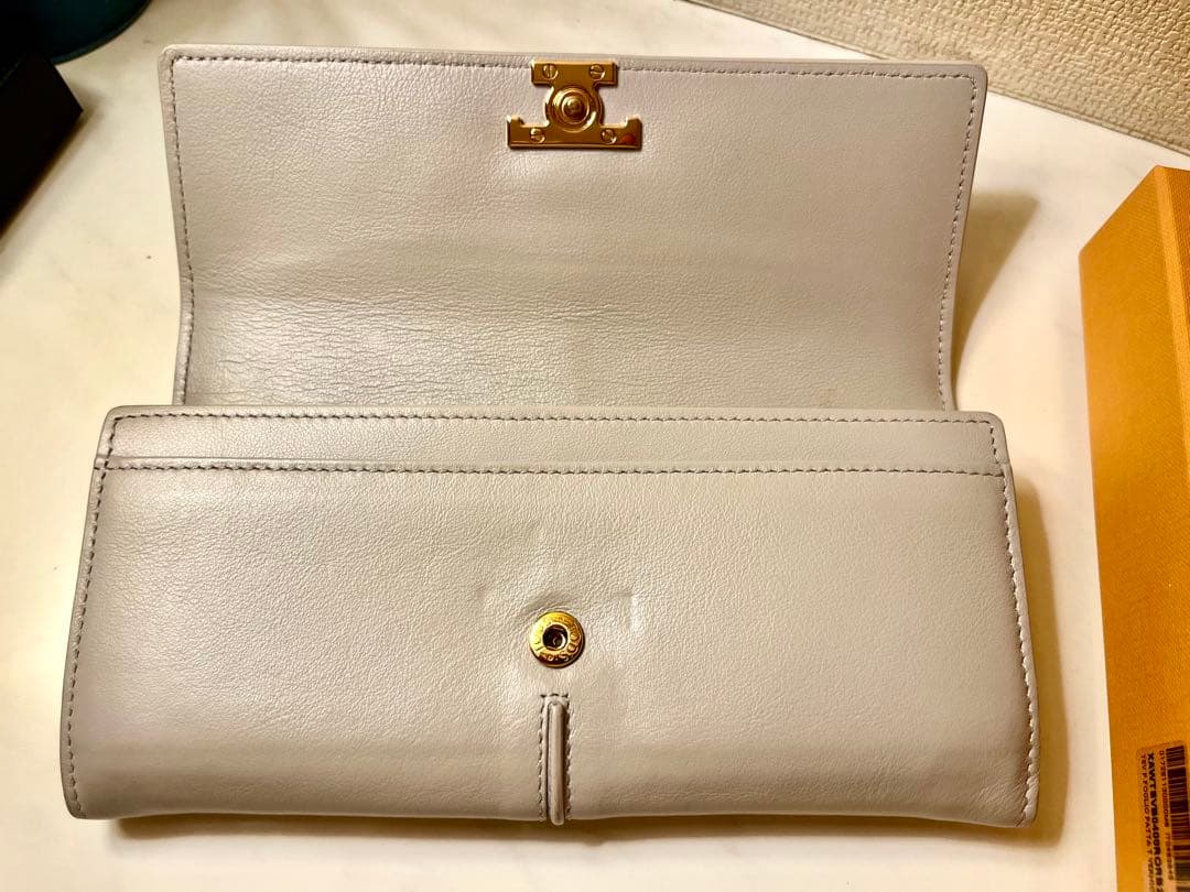 TOD'S T タイムレス レザー ウォレット二つ折り長財布グレー女性用ユーズド