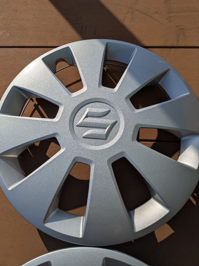 スズキ エブリイバン　ホイールキャップ シルバー 4個セット　新車外し