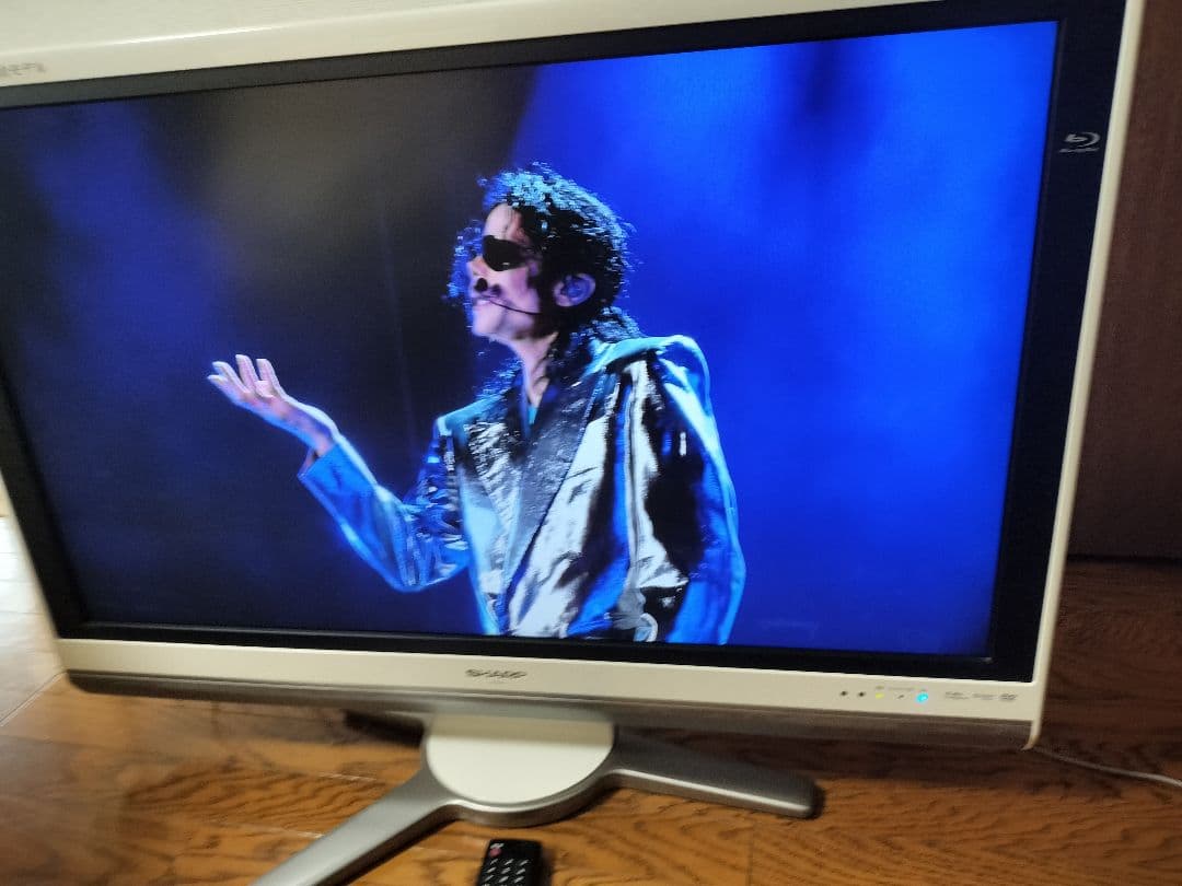 SHARP AQUOS 液晶テレビ 37本体 ホワイトボディ世界の亀山工場