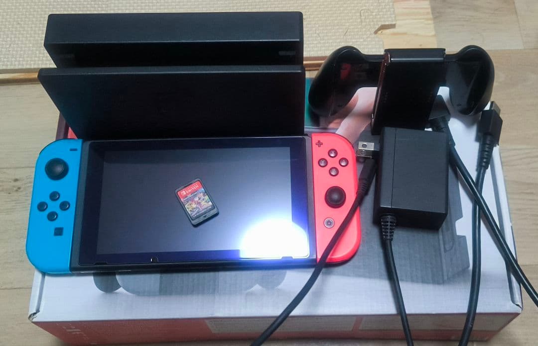 【マリオカート8DX付】Nintendo Switch 本体