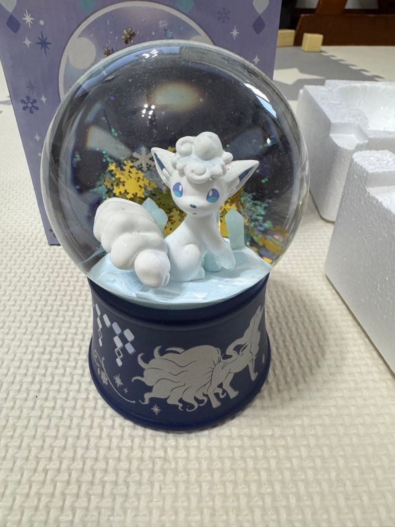 ポケモン　アローラロコン　スノードーム