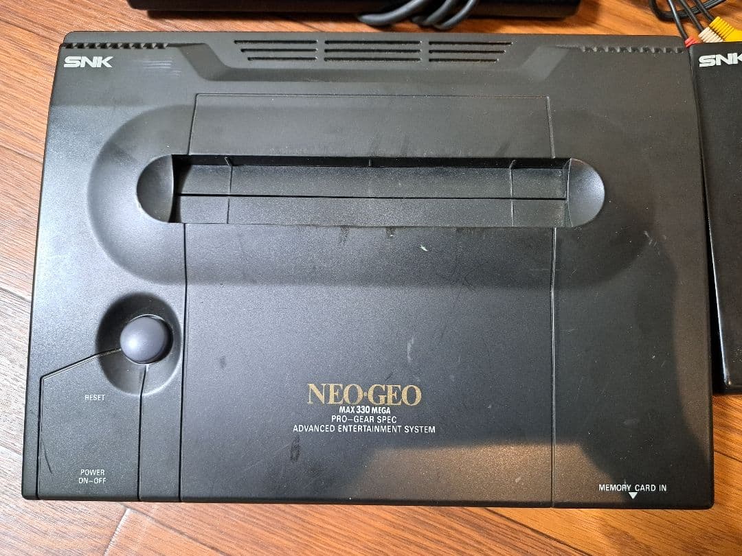 希少　SNK NEO-GEO 本体 コントローラー2個　ネオジオ 本体