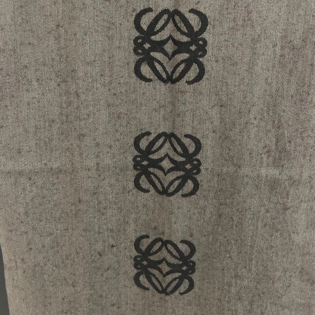 LOEWE茶色がかったグレーと黒のストール　woolとsilk素材