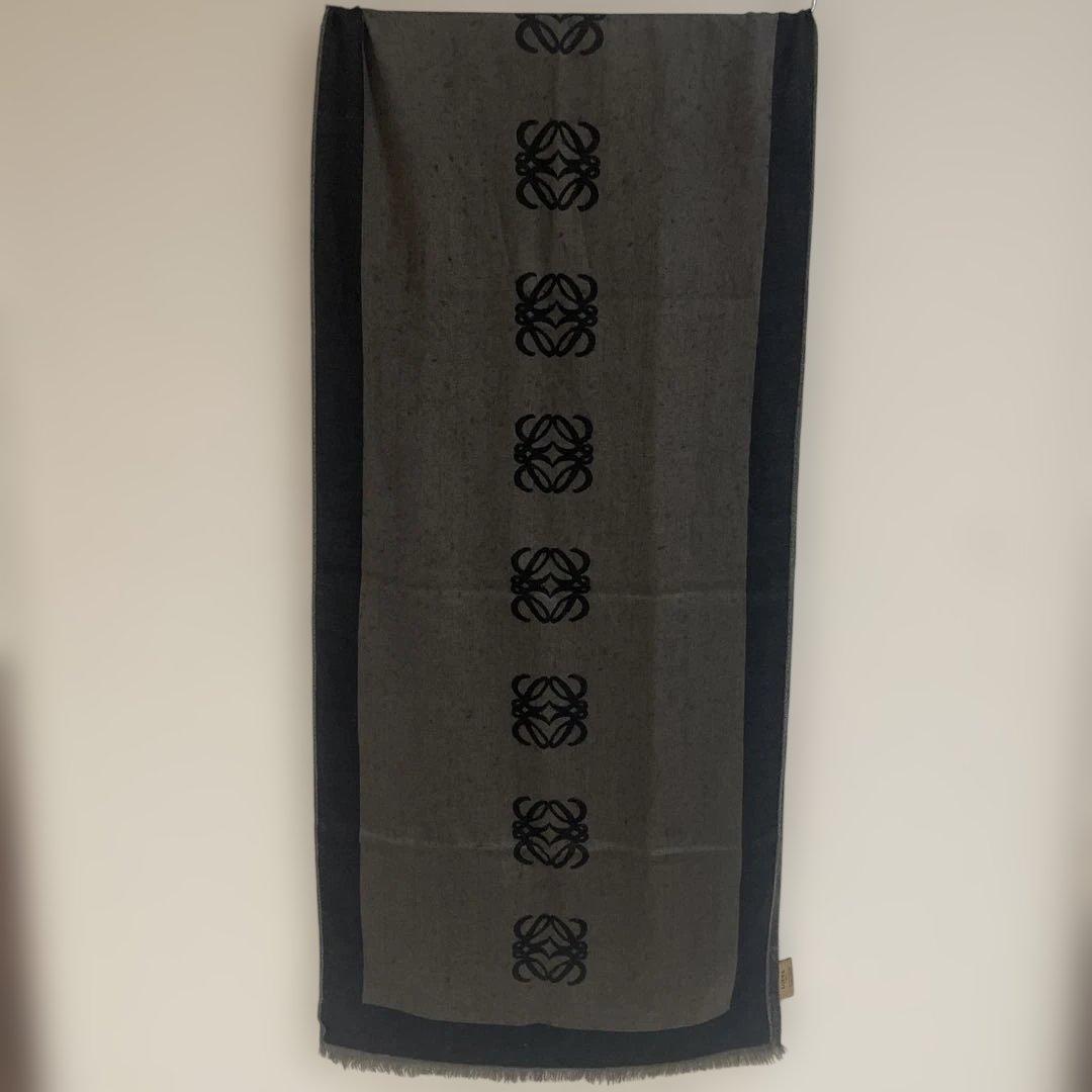 LOEWE茶色がかったグレーと黒のストール　woolとsilk素材
