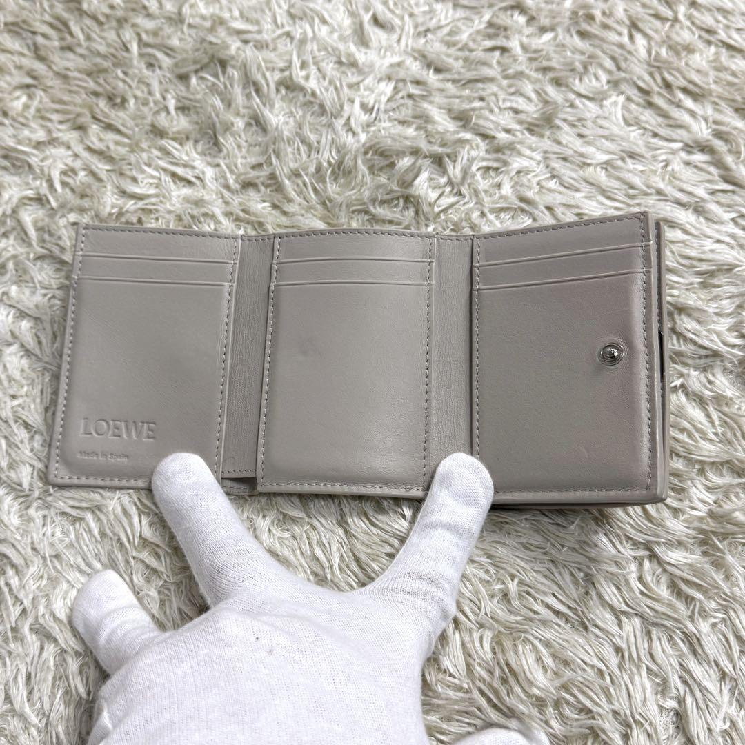 美品　現行　ロエベ　アナグラム金具　トライフォールド　三つ折り財布　ベージュ
