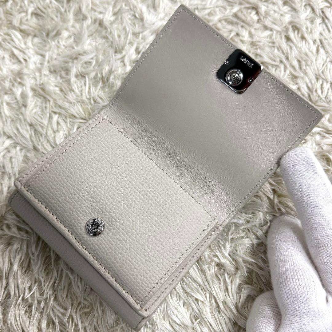 美品　現行　ロエベ　アナグラム金具　トライフォールド　三つ折り財布　ベージュ