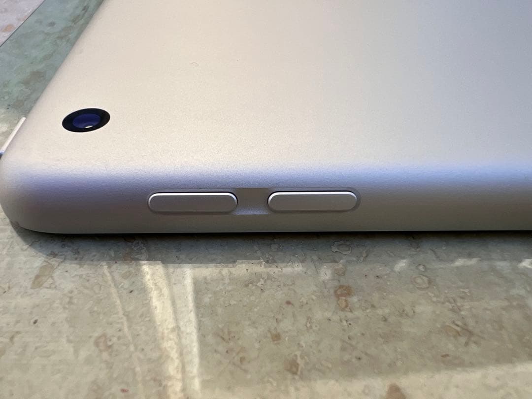 よ＊【美品】Apple iPad 7世代 シルバー A2197 本体のみ