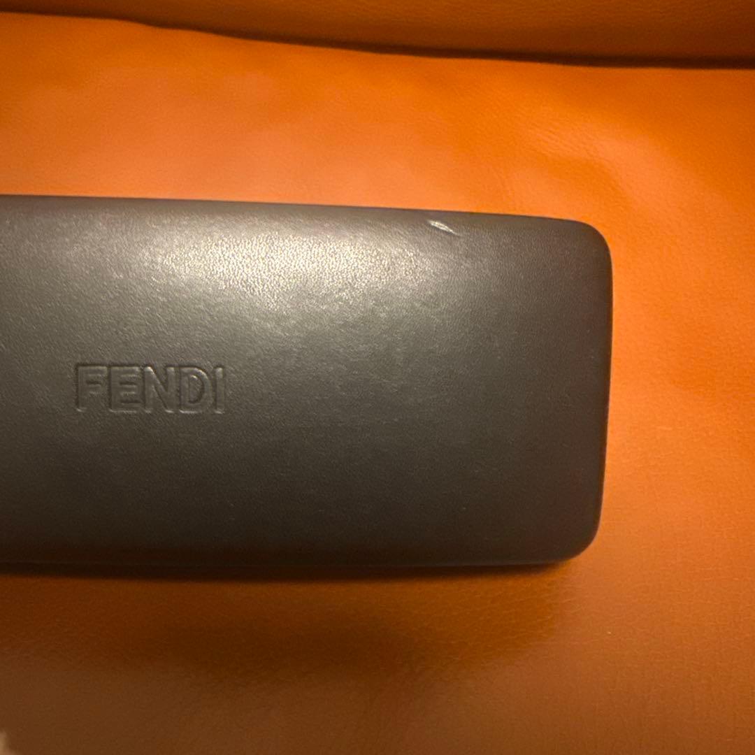 FENDI ラウンド型サングラス ブラック ケース付き