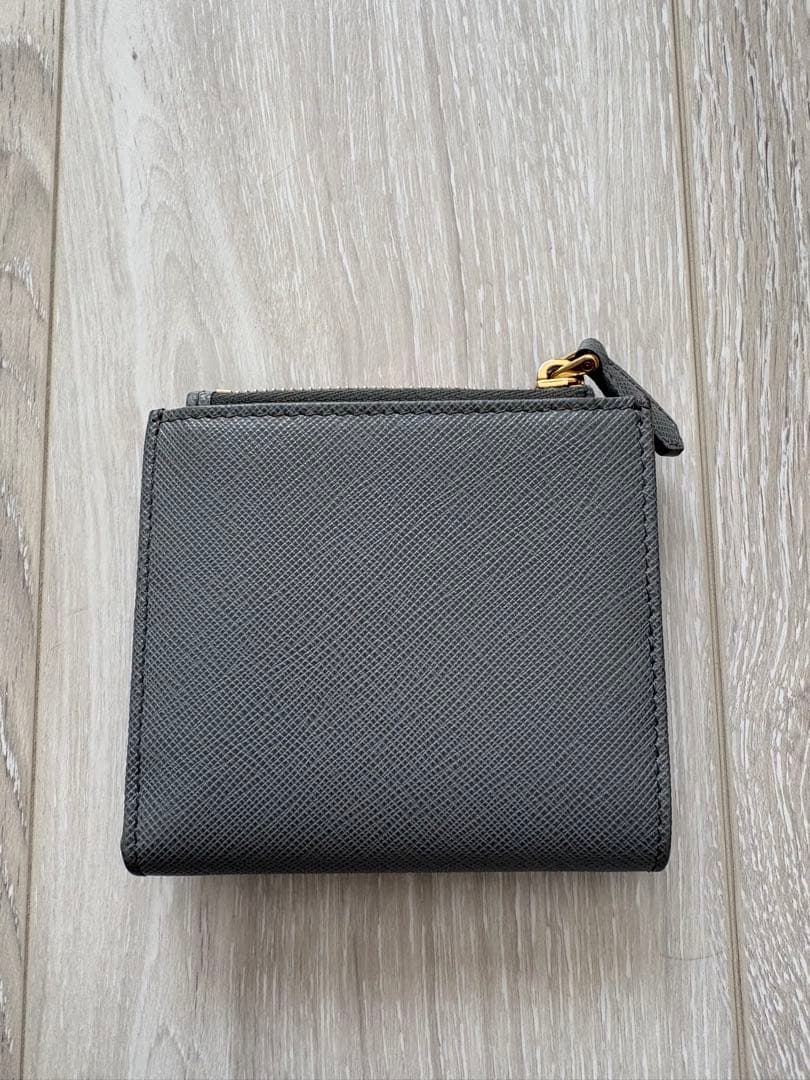 プラダ　PRADA サフィアーノ　タブ　二つ折り財布　ウォレット　ピンク　グレー