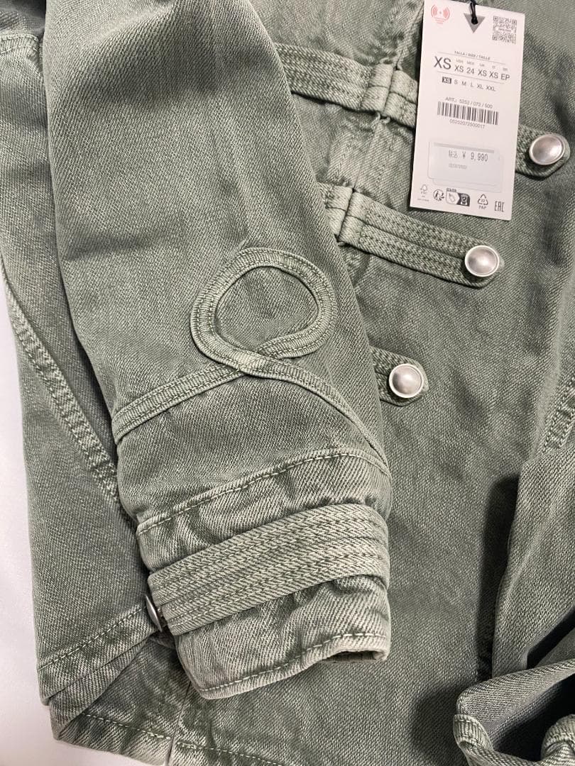 希少 ZARA ボタンディテール入りフィットジャケット 緑色 XS