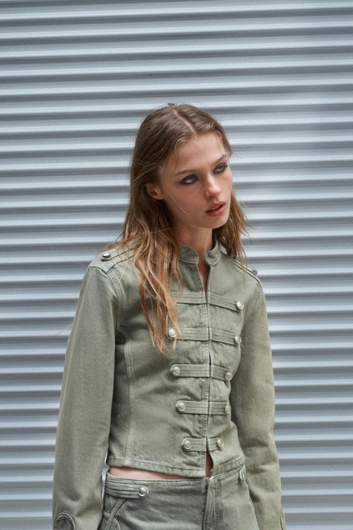 希少 ZARA ボタンディテール入りフィットジャケット 緑色 XS